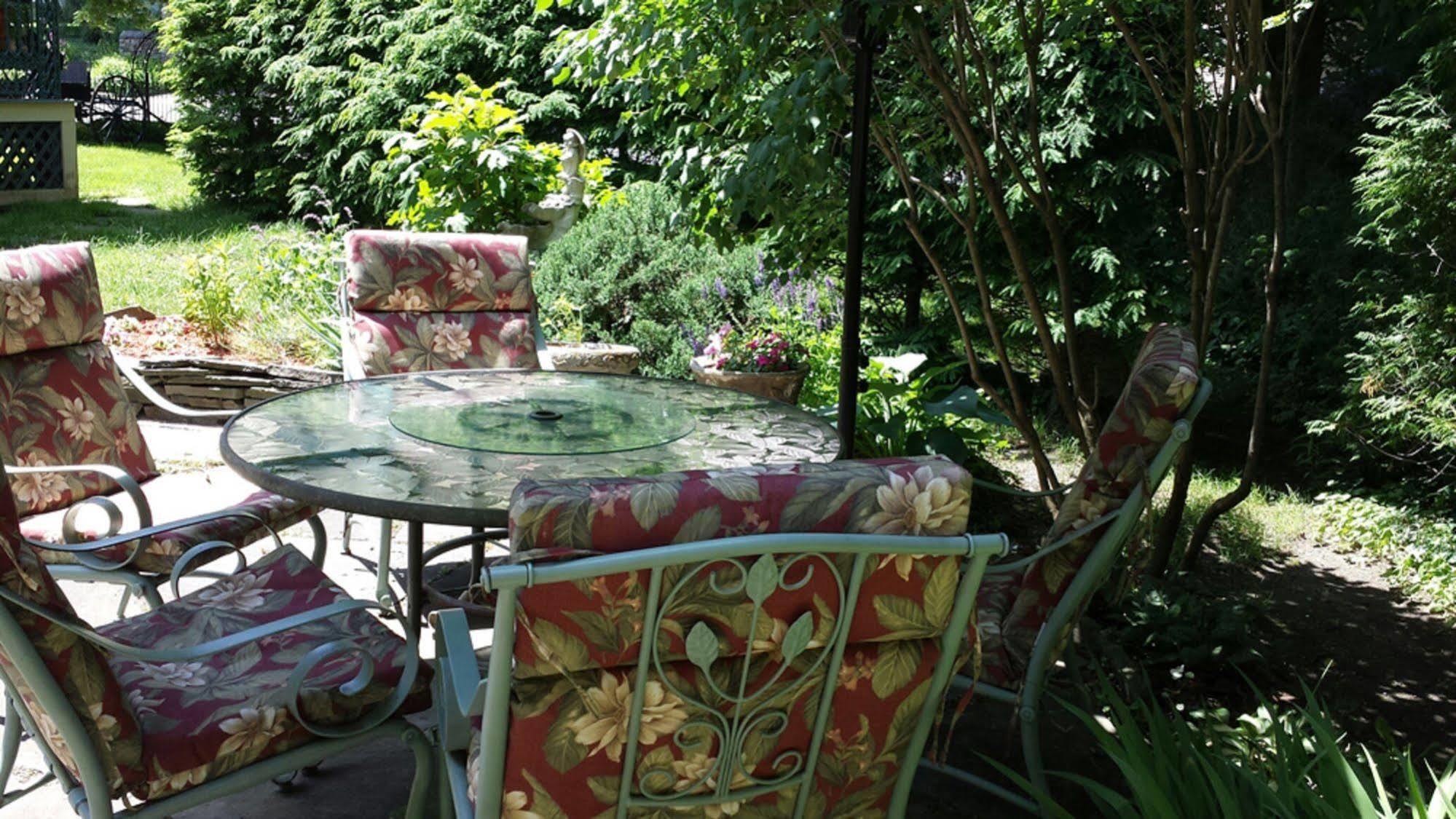 Bellinger Rose Bed & Breakfast Herkimer Exteriör bild